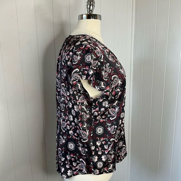 Liz Claiborne Womens Size XXL Popover Top Blouse Black Floral Print Cap Sleeves - Picture 4 of 11